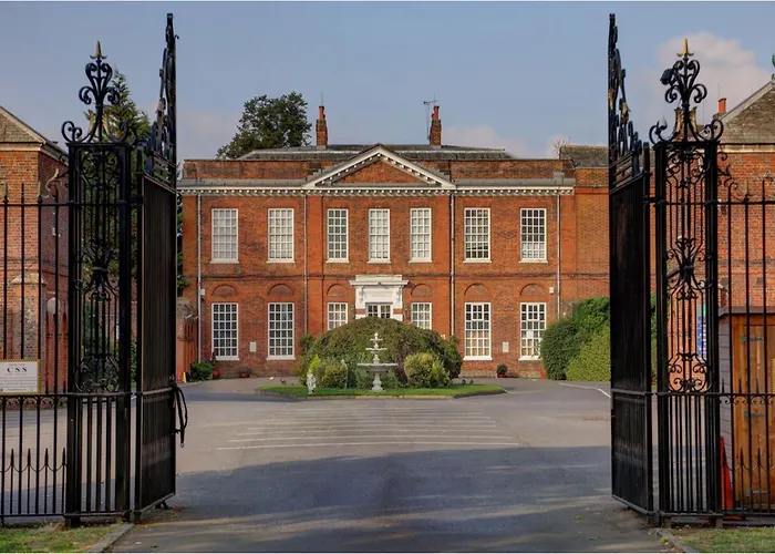Baylis House Hotel