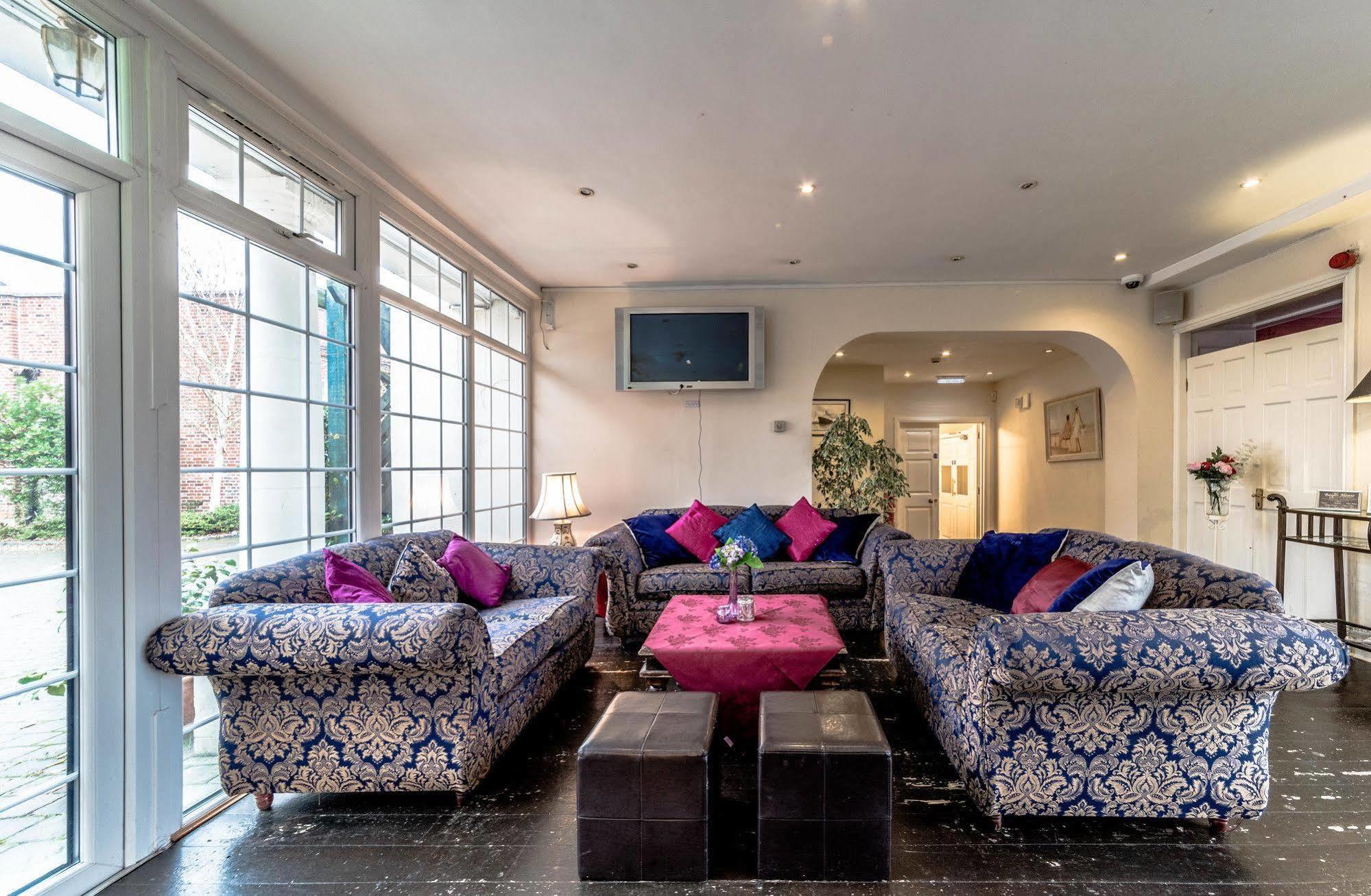 Hotel Baylis House