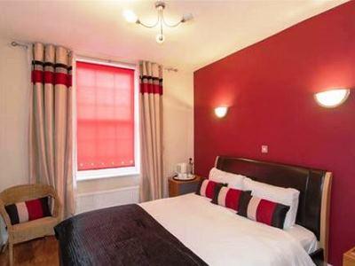 Baylis House 4*